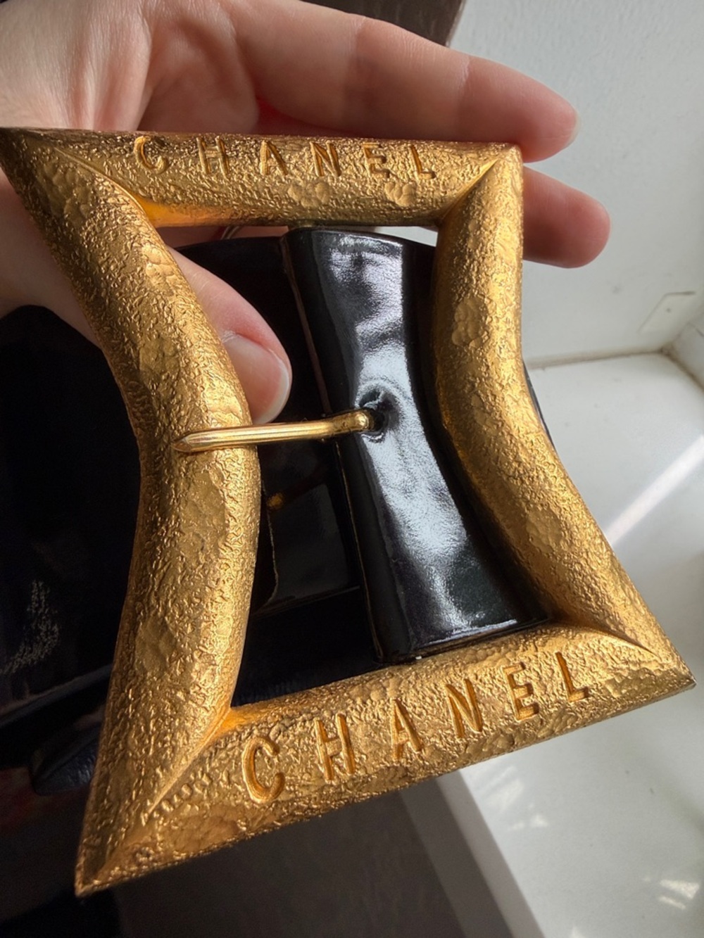 Vintage CHANEL Black Patent Leather Belt with Gold plate Buckle. xs size - Picture 5 of 11